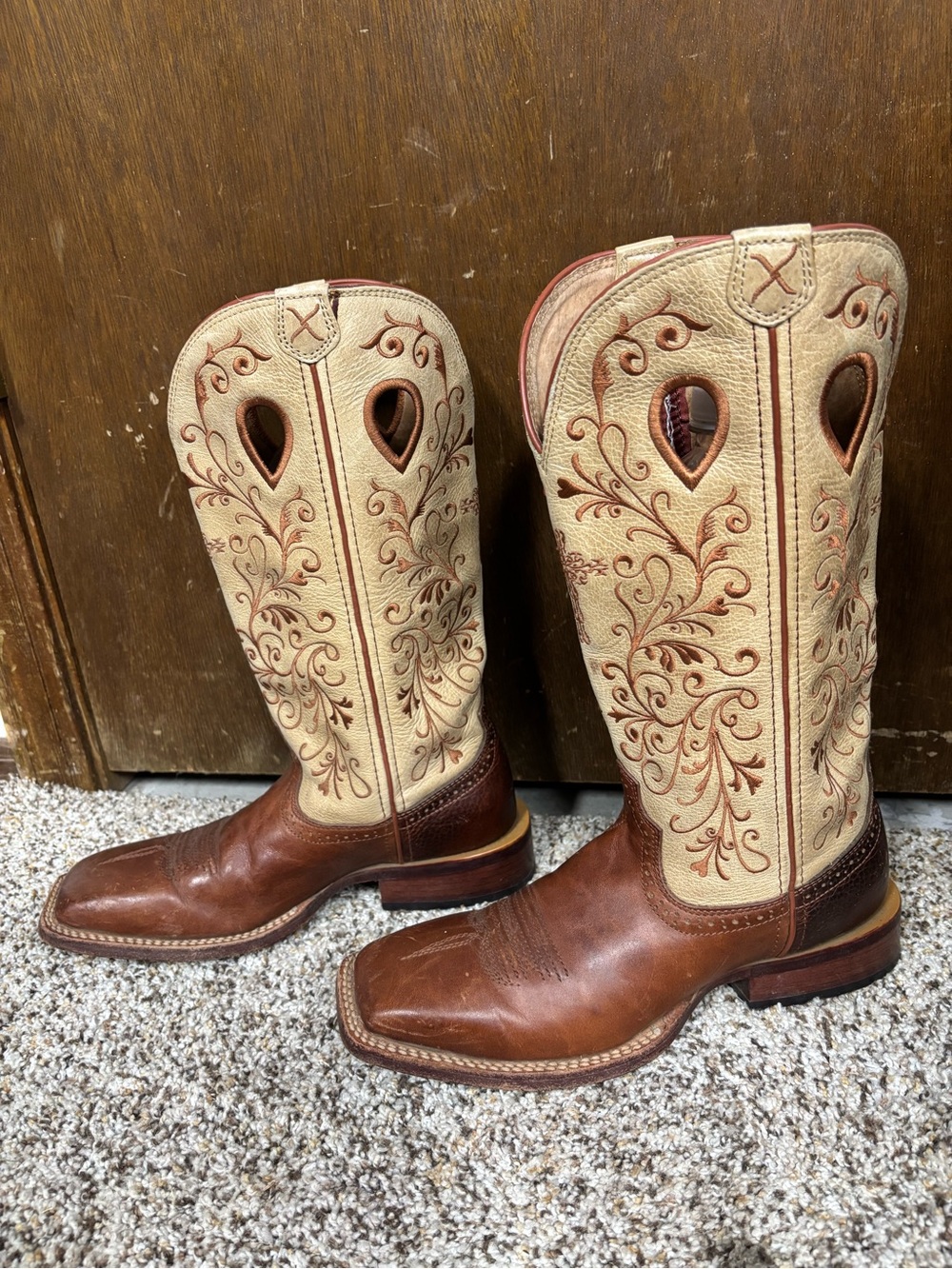Twisted X Women’s Brown Leather Cowboy Boots with Cream Embroidered Shaft